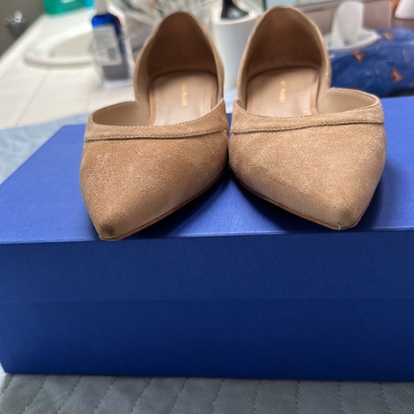 Stuart weitzman avenue flat in suede - nude color. - Picture 3 of 9